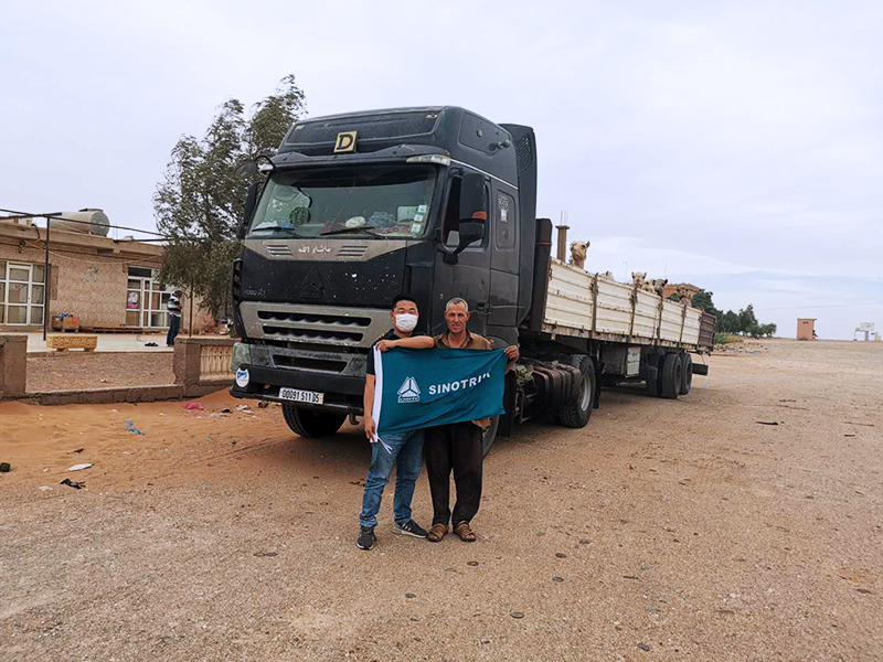 La rencontre inattendue dans la wilaya de Béchar avec un client de tracteur de Sinotruk, le tracteur a parcouru plus d’un million de kilomètres